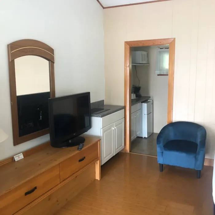 Deluxe Queen (Kitchenette)