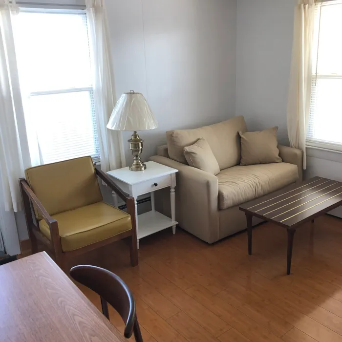 Deluxe Queen (Lounge)